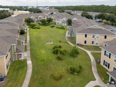 SHORT TERM RENTALS ALLOWED. Don't miss out on this freshly - photo 9