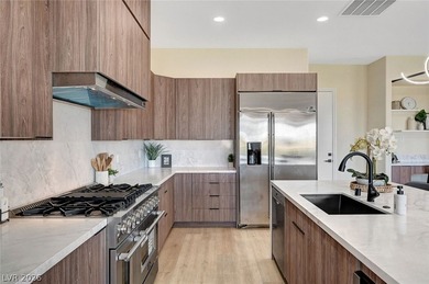 Discover this exquisite 1-story residence in Siena, a - photo 14