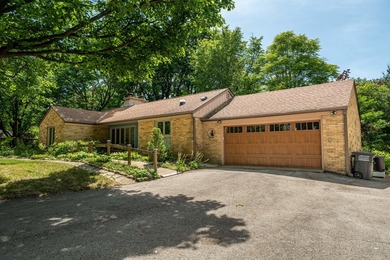 Located in desirable Spring Creek Estates, this charming ranch - photo 1