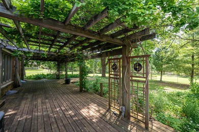 Located in desirable Spring Creek Estates, this charming ranch - photo 2