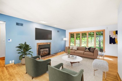 Located in desirable Spring Creek Estates, this charming ranch - photo 3