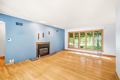 Located in desirable Spring Creek Estates, this charming ranch - photo 4