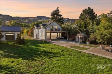 Black Canyon Reservoir Home For Sale in Emmett Idaho