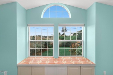 Shows like a dream! This beautifully maintained 3-bedroom - photo 14