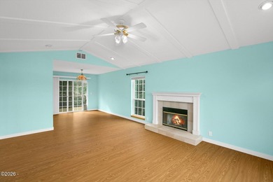 Shows like a dream! This beautifully maintained 3-bedroom - photo 15