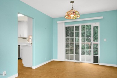 Shows like a dream! This beautifully maintained 3-bedroom - photo 18