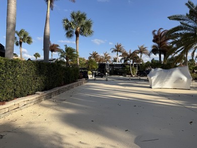 Huge lot in the MCRSLW Resort that backs to golf course. Mature - photo 1