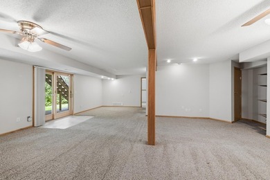 Beautiful Hugo area home now available! The home features 3 - photo 21