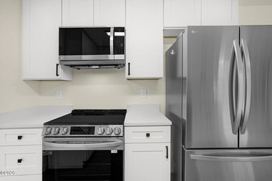 Shows like a dream! This beautifully maintained 3-bedroom - photo 22