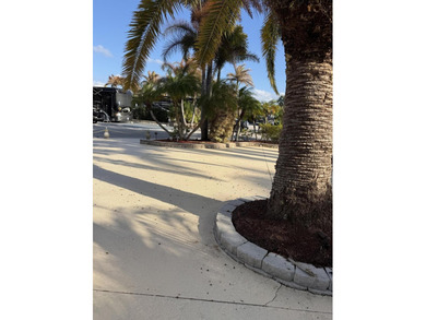 Huge lot in the MCRSLW Resort that backs to golf course. Mature - photo 3