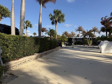 Huge lot in the MCRSLW Resort that backs to golf course. Mature - photo 4
