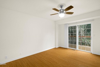Shows like a dream! This beautifully maintained 3-bedroom - photo 27