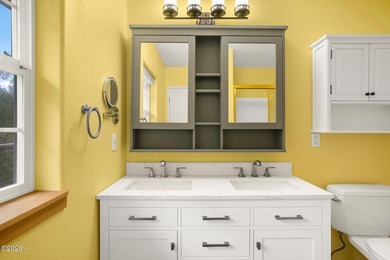 Shows like a dream! This beautifully maintained 3-bedroom - photo 30