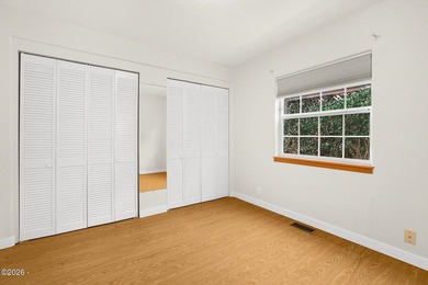 Shows like a dream! This beautifully maintained 3-bedroom - photo 33