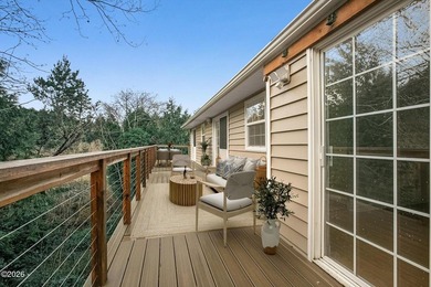 Shows like a dream! This beautifully maintained 3-bedroom - photo 37