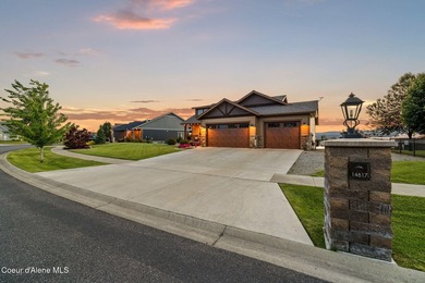 The waterfront entertainer's dream home! This entertainment gem - photo 11