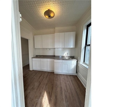 Welcome to 176 Prospect Park West, landmark nine unit - photo 15