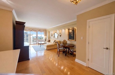 WELCOME TO TOWERS AT WATERS EDGE PENTHOUSE,WHERE LUXURY MEETS - photo 7