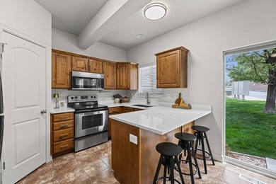 Welcome to this beautifully updated 3-bedroom, 2.5-bathroom home - photo 3