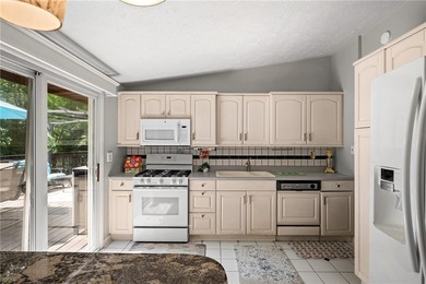 Welcome home to this beautifully designed 3-bedroom, 3-bath home - photo 8