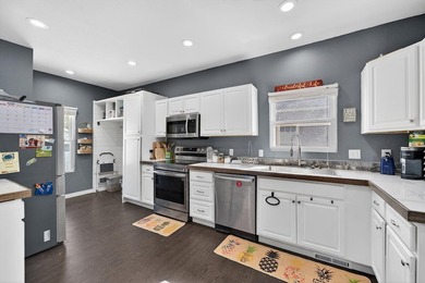 GORGEOUS HOME LOCATED ON RACINE'S NORTH SIDE.  SO MUCH HOUSE :) - photo 6