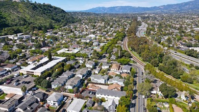 16 bedrooms one block to SBCC and close to the beach. These 4 - photo 12
