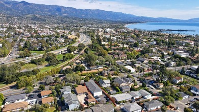 16 bedrooms one block to SBCC and close to the beach. These 4 - photo 14