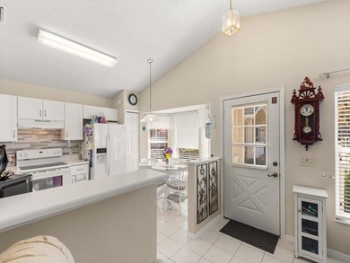 Charming villa located in Kings Isle, a desirable 55+ community - photo 5