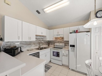 Charming villa located in Kings Isle, a desirable 55+ community - photo 6