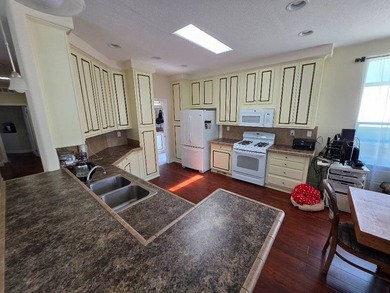 This beautiful 3 bed, 2 bath home offers a spacious open layout - photo 3