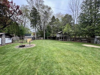 Opportunity awaits with this spacious 4 bed, 2 bath tri-level - photo 2
