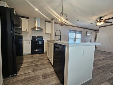 Wow!! This outstanding 2 bedroom and 2 bathroom home is located - photo 3