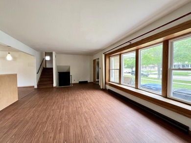Opportunity awaits with this spacious 4 bed, 2 bath tri-level - photo 5