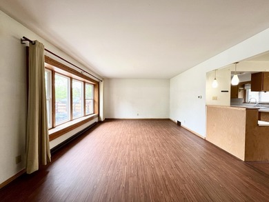 Opportunity awaits with this spacious 4 bed, 2 bath tri-level - photo 7