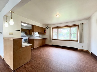 Opportunity awaits with this spacious 4 bed, 2 bath tri-level - photo 9