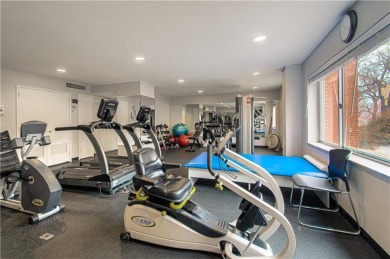 WOW! What a deal!!! Appx 1100 square foot, 2 bedroom, 2 full