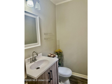 This beautiful House in Biloxi was renovated 4 years ago and - photo 17