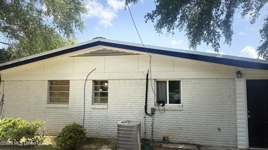 This beautiful House in Biloxi was renovated 4 years ago and - photo 21