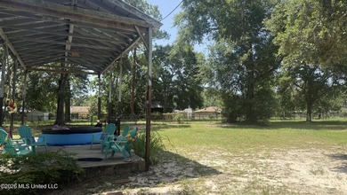 This beautiful House in Biloxi was renovated 4 years ago and - photo 24