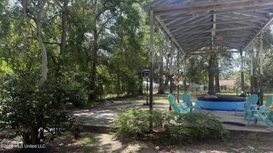 This beautiful House in Biloxi was renovated 4 years ago and - photo 25