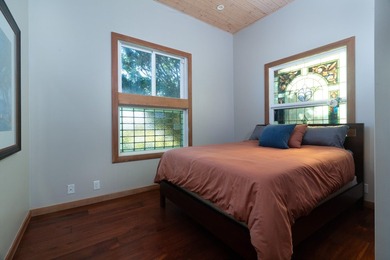Oceanfront home and cottage in a highly desirable private and - photo 26
