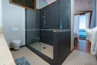 Oceanfront home and cottage in a highly desirable private and - photo 27