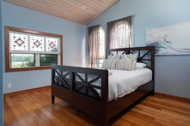 Oceanfront home and cottage in a highly desirable private and - photo 28