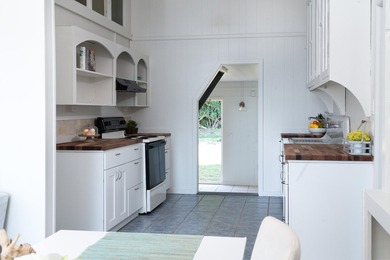 Oceanfront home and cottage in a highly desirable private and - photo 38