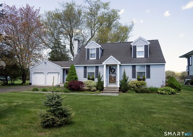 Beautifully maintained 3 bedroom, 2 bath Cape nestled on a quiet - photo 1
