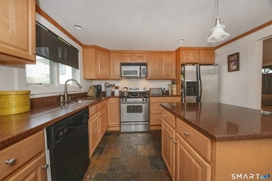 Beautifully maintained 3 bedroom, 2 bath Cape nestled on a quiet - photo 3
