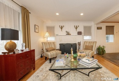 Beautifully maintained 3 bedroom, 2 bath Cape nestled on a quiet - photo 6