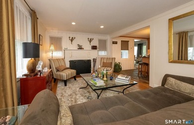 Beautifully maintained 3 bedroom, 2 bath Cape nestled on a quiet - photo 7