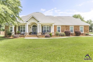 (private lake, pond, coastal) Home For Sale in Warner Robins Georgia