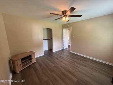 Welcome to this super charming 2 bedroom, 1 bath cottage - photo 11